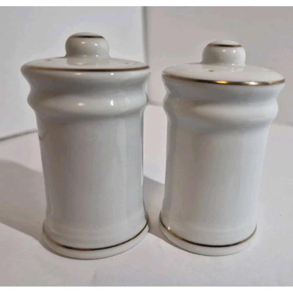Walt Disney World Cinderella Castle Salt & Pepper Shakers Made In Japan VTG